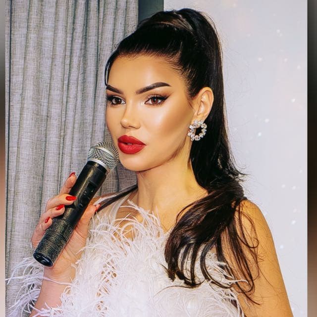 президентката на Учител.com Гергана Гергененова получава наградата Best Brand 2025